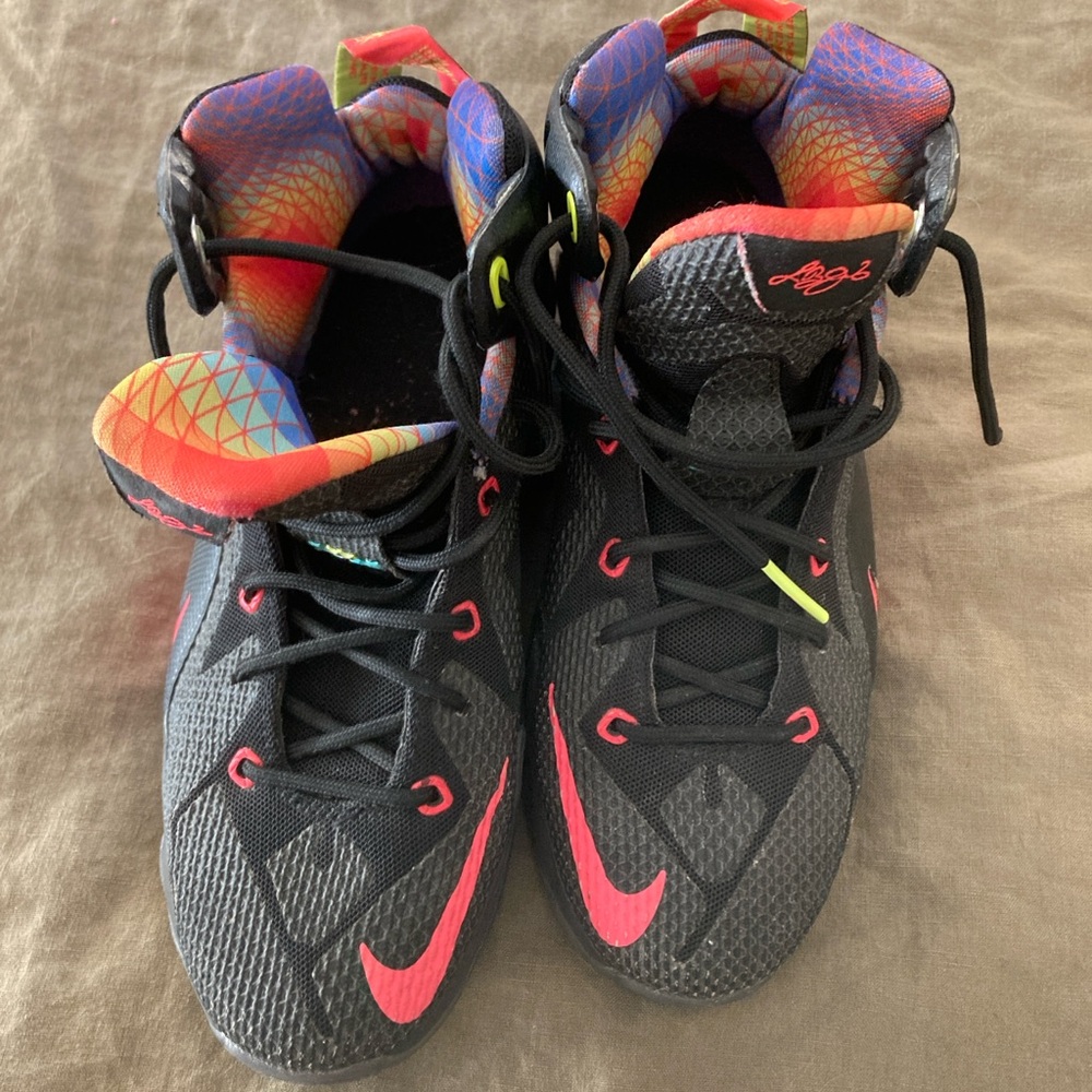 Nike LeBron Sneakers - 5.5Y /7.5W /Eur 38 - black w neon accents - 2014 ed - Picture 8 of 8